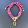Collana foulard fucsia disegnato con ciondolo di pietre dure miste