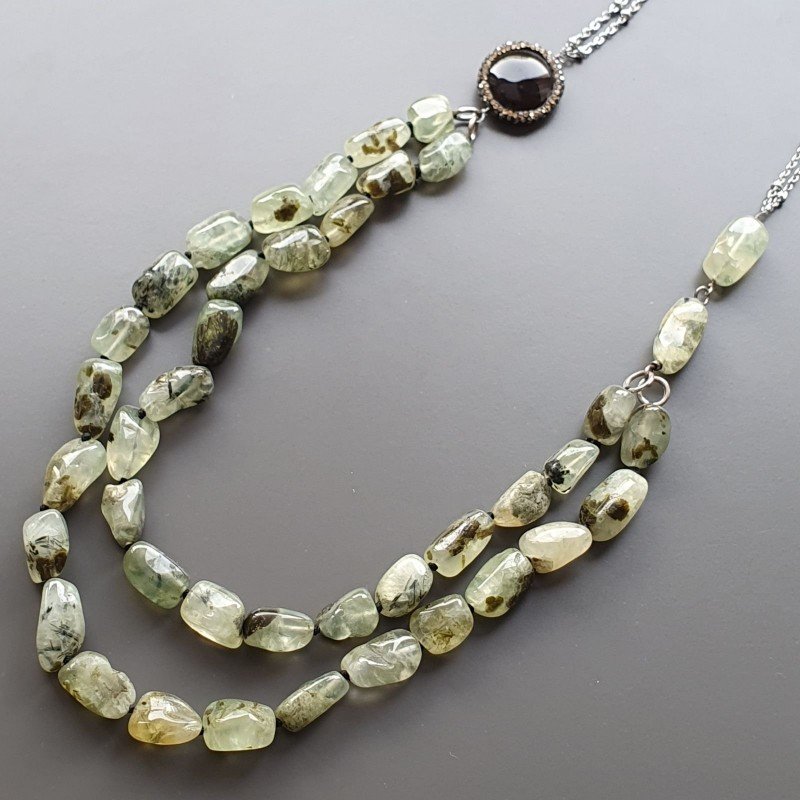 Collana in acciao con prenite sassi liscia con centrale di agata nera strass annodato