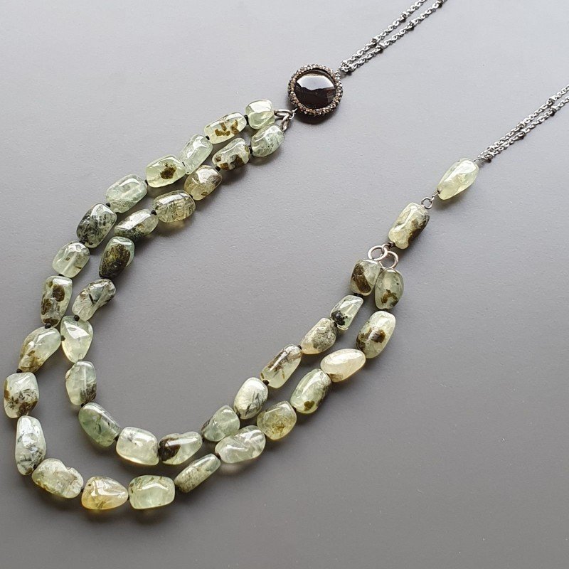 Collana in acciao con prenite sassi liscia con centrale di agata nera strass annodato