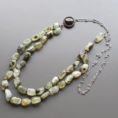 Collana in acciao con prenite sassi liscia con centrale di agata nera strass annodato