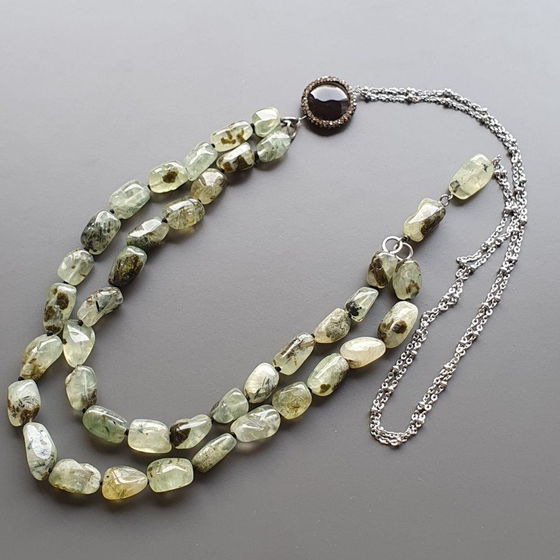 Collana in acciao con prenite sassi liscia con centrale di agata nera strass annodato