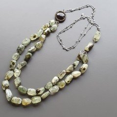 Collana in acciao con prenite sassi liscia con centrale di agata nera strass annodato
