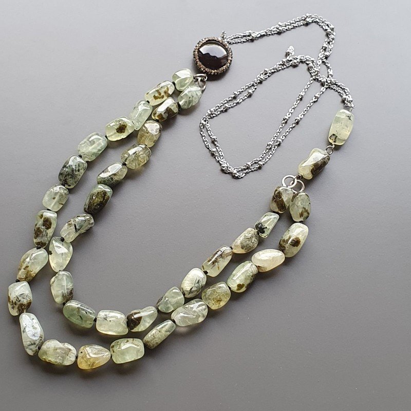 Collana in acciao con prenite sassi liscia con centrale di agata nera strass annodato