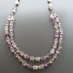Collana florite forme miste con perle di fiume acqua dolce con centrale pietre dure miste e ottone annodato