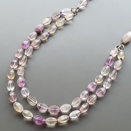 Collana florite forme miste con perle di fiume acqua dolce con centrale pietre dure miste e ottone annodato