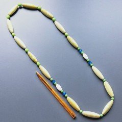 Collana giada limone cilindro 3 facce 13x40 mm con giada verde ovale e sferico liscio e pietre dure miste annodato
