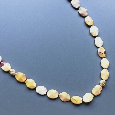 Collana mokaite ovale lavorata 15x20 mm con argento indiano dorato annodato