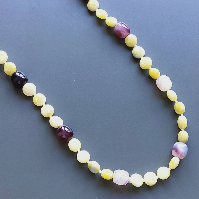 Collana giada limone tondo piatto liscio 10 mm con pietre dure miste annodato
