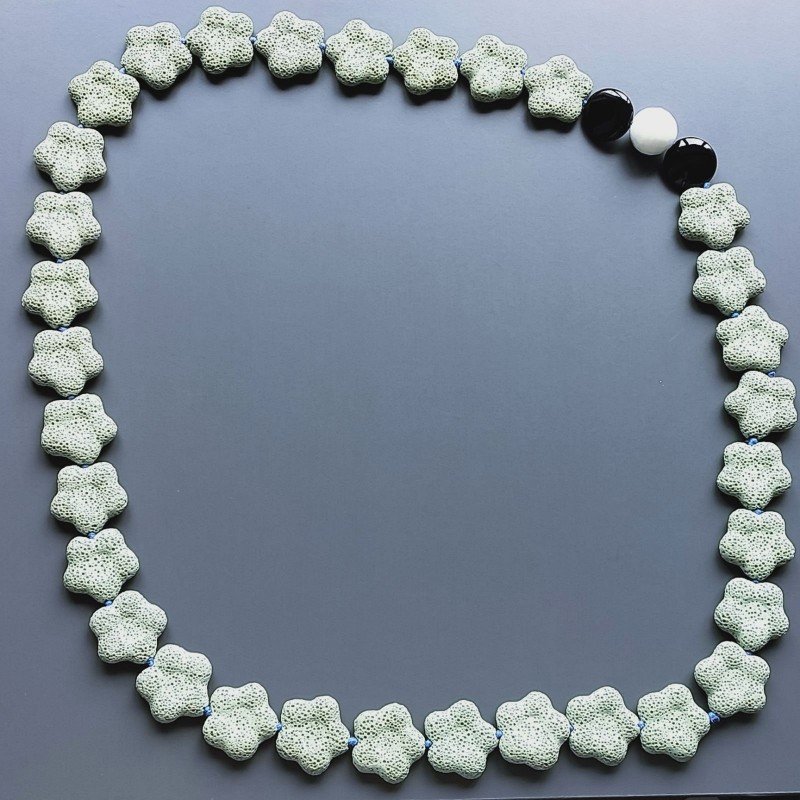 Collana pietra lavica verde 25mm con pietre mste annodato