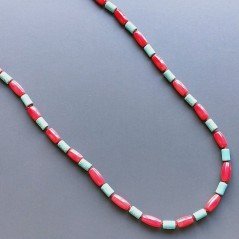 Collana pasta di turchese cilindro liscio 5x8 mm e coralllo bamboo cilindro liscio 5x10 mm annodato