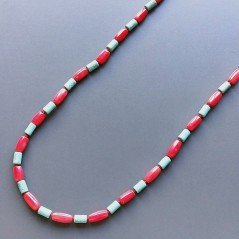 Collana pasta di turchese cilindro liscio 5x8 mm e coralllo bamboo cilindro liscio 5x10 mm annodato