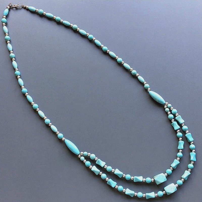 Collana pasta di turchese forme miste con sfere di ottone argentato