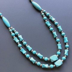 Collana pasta di turchese forme miste con sfere di ottone argentato