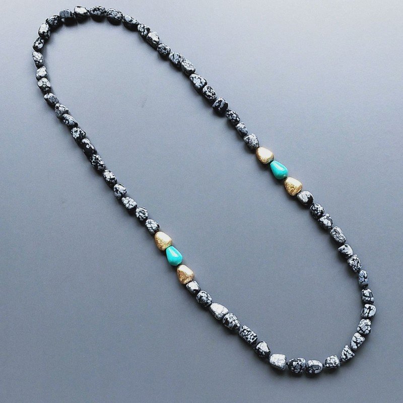 Collana ossidiana sassi lisci con argento indiano dorato e pasta di turchese annodato