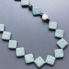 Collana pietra lavica quadrado foro diagonale 25mm con pietre miste annodato