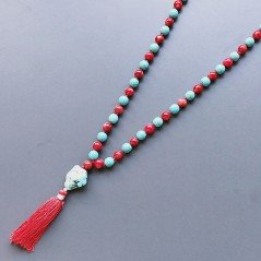 Collana mala pasta di turchese liscio con pasta di corallo sferico liscio e nappina rossa annodato