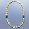 Collana giada oliva foglia liscia 13x20 mm con pietre dure miste annodato