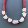 Collana girocollo di seta indiana bordò con sassi quarzo rosa irregolari lisci