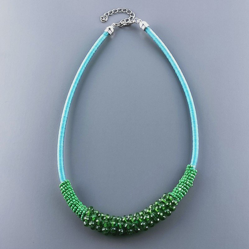 Collana girocollo cannuccia verde con cristallo verde rondelle sfac