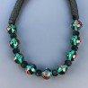 Collana girocollo di seta indiana nera con vetro di murano tondo lavorato fiore verde liscio
