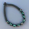 Collana girocollo di seta indiana nera con vetro di murano tondo lavorato fiore verde liscio