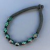 Collana girocollo di seta indiana nera con vetro di murano tondo lavorato fiore verde liscio