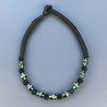 Collana girocollo di seta indiana nera con vetro di murano verde lavorato