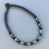 Collana girocollo di seta indiana nera con vetro di murano verde lavorato