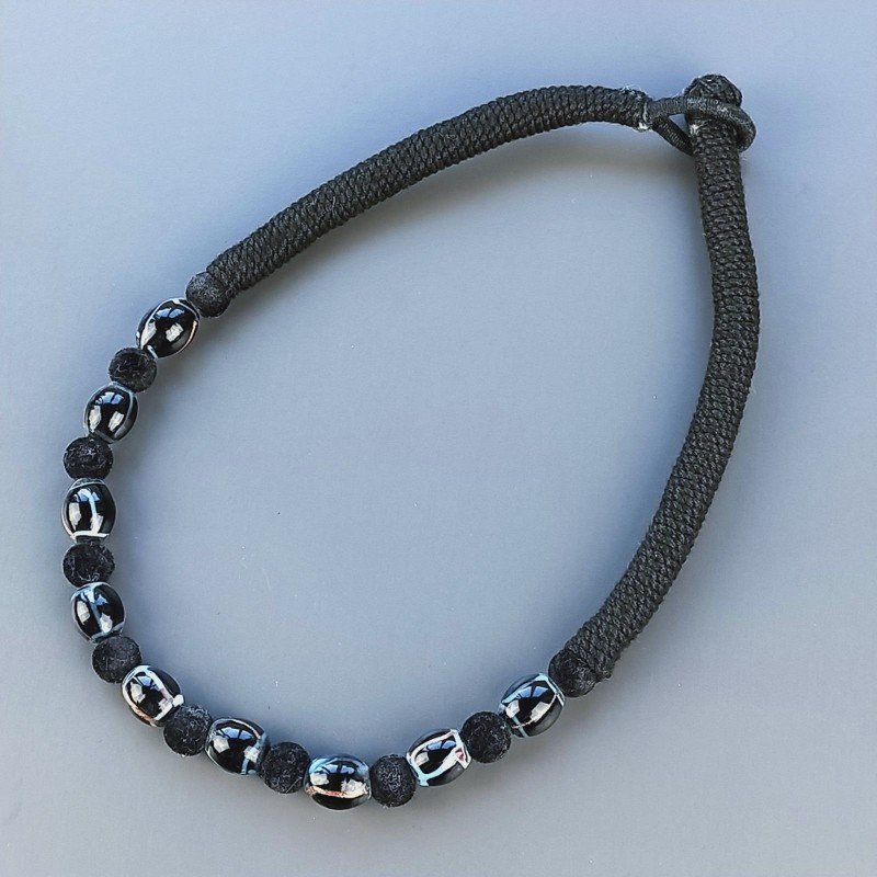 Collana girocollo di seta indiana nera con vetro di murano uovo nero lavorato linee