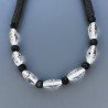 Collana girocollo di seta indiana nera con vetro di murano lavorato riso liscio