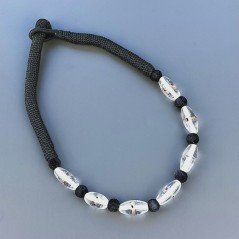 Collana girocollo di seta indiana nera con vetro di murano lavorato riso liscio