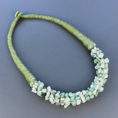 Collana girocollo di seta indiana verde con chips avventurina verde
