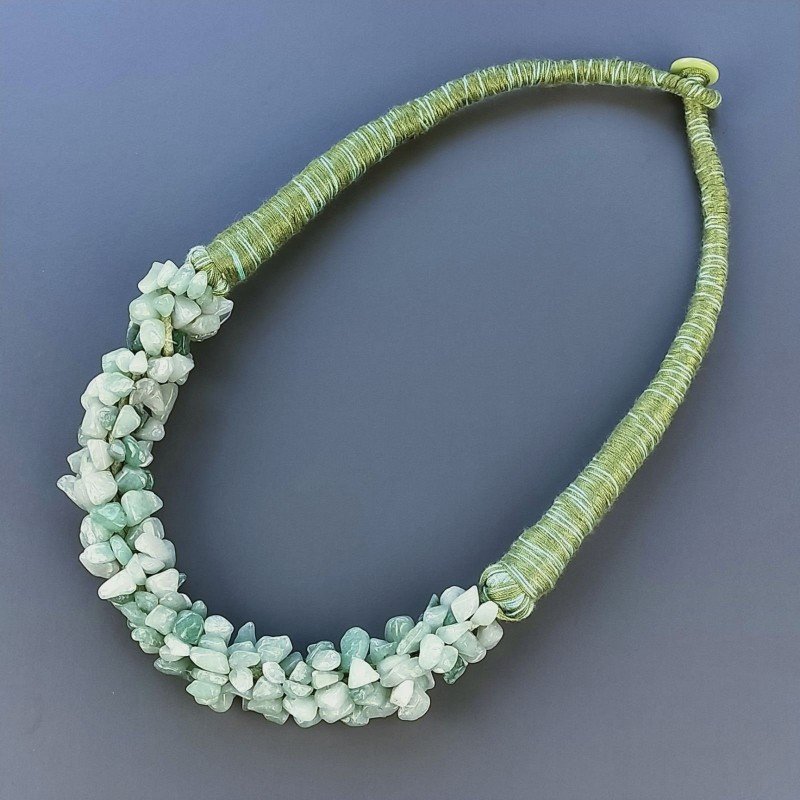 Collana girocollo di seta indiana verde con chips avventurina verde