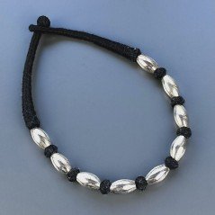 Collana girocollo di seta indiana nera con ottone argentato riso liscio 12x21 mm Collana girocollo di seta indiana nera con ottone argentato riso liscio 12x21 mm