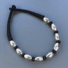 Collana girocollo di seta indiana nera con ottone argentato riso liscio 12x21 mm