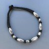 Collana girocollo di seta indiana nera con ottone argentato rombo e barilotto liscio 12x21 mm