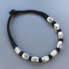 Collana girocollo di seta indiana nera con ottone argentato rettangolare 3 facce liscio 13x18 mm