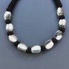 Collana girocollo di seta indiana nera con ottone argentato ovale piatto liscio 15x18 mm