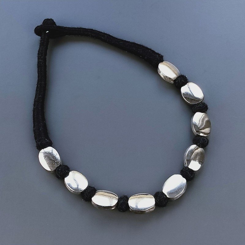 Collana girocollo di seta indiana nera con ottone argentato ovale piatto liscio 15x18 mm