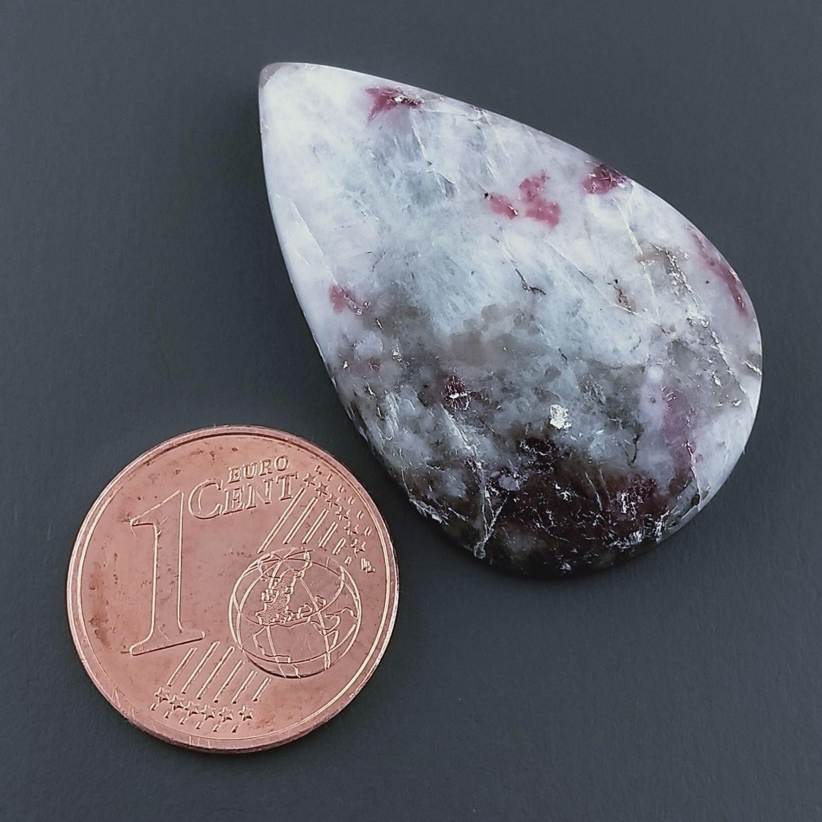 Lepidolite Naturale Forma Goccia Piatto Cabochon Liscio Fatto a Mano 32X20X7mm 6,40gm 1pz