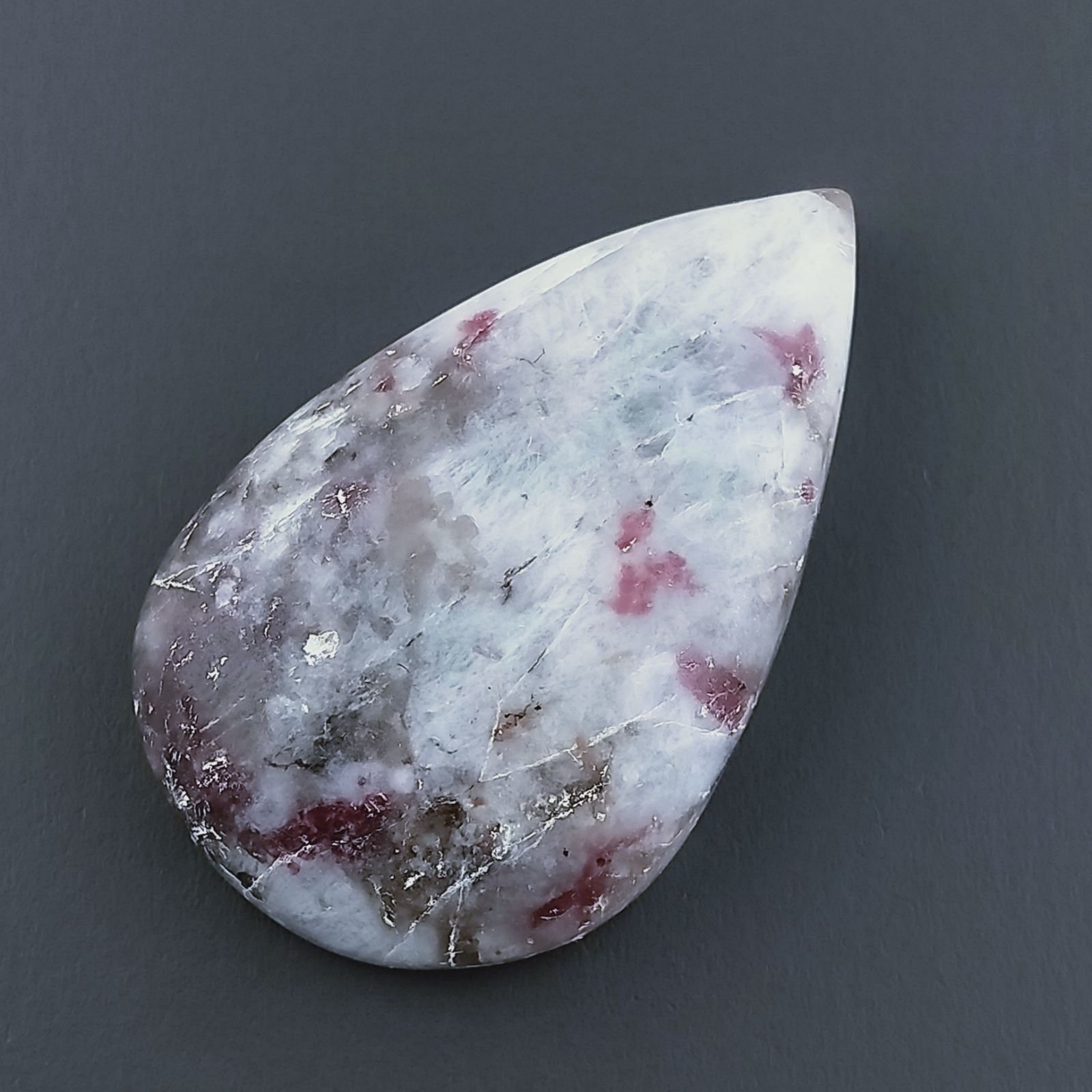 Lepidolite Naturale Forma Goccia Piatto Cabochon Liscio Fatto a Mano 32X20X7mm 6,40gm 1pz