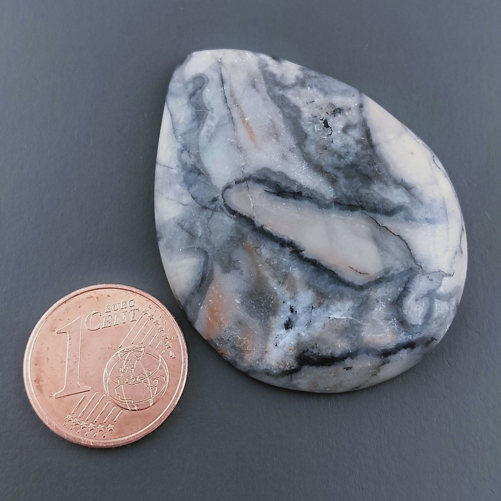 Diaspro Maligano Grigio Naturale Forma Goccia Piatto Cabochon Liscio Fatto a Mano 40X31X5mm 13,19gm 1pz