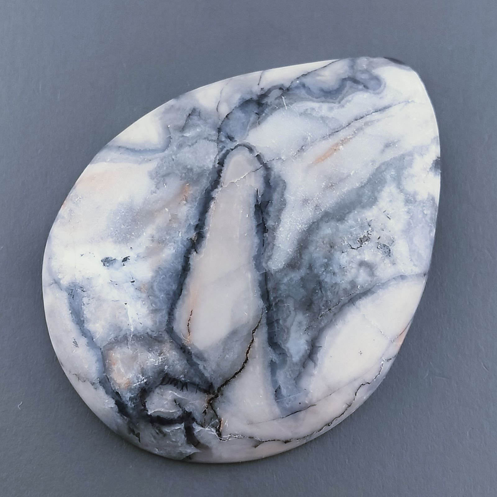 Diaspro Maligano Grigio Naturale Forma Goccia Piatto Cabochon Liscio Fatto a Mano 40X31X5mm 13,19gm 1pz