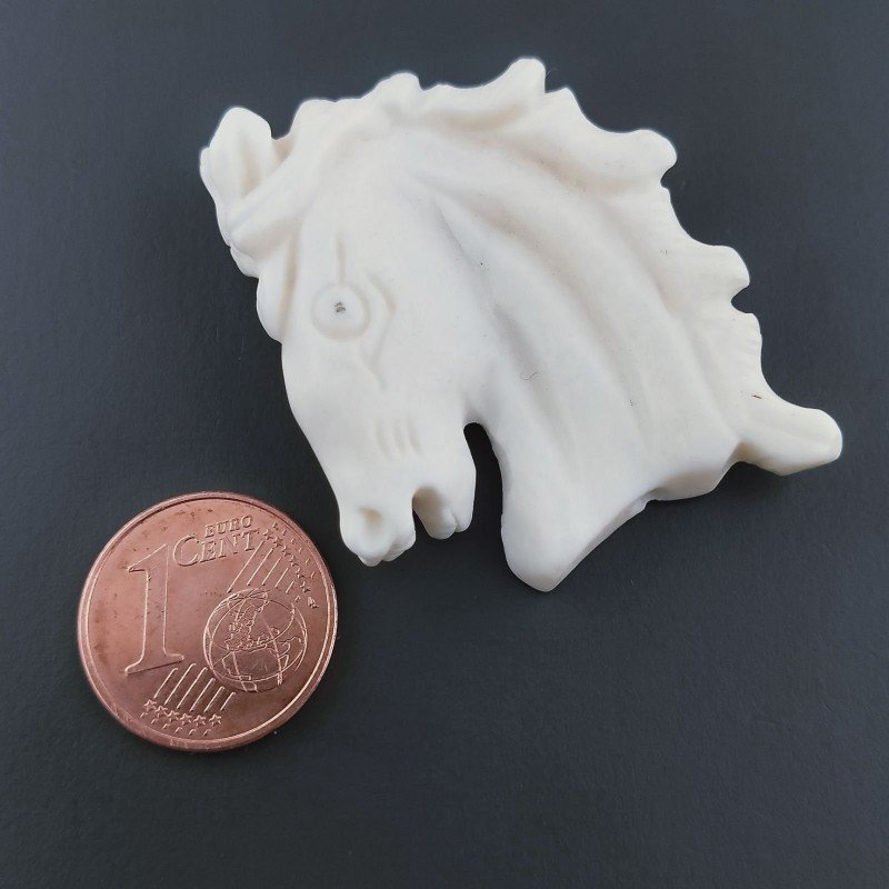 Componente osso bianco forma testa di cavallo 30x35 mm 1pz