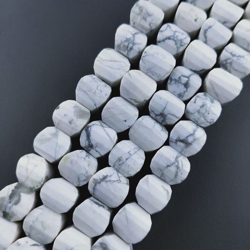 Aulite Bianca Naturale in Perline Forma Rondelle Twist Sfaccettato a Mano Foro Passante Aulite Bianca Naturale in Perline Forma Rondelle Twist Sfaccettato a Mano Foro Passante