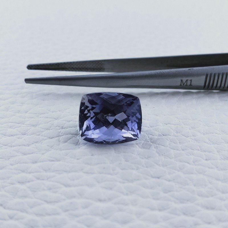 Iolite Naturale Taglio Cuscino Sfaccettata Fatto a Mano Gemma Sciolta 13X11X10mm 8,70 Carati 1pz Iolite Naturale Taglio Cuscino Sfaccettata Fatto a Mano Gemma Sciolta 13X11X10mm 8,70 Carati 1pz