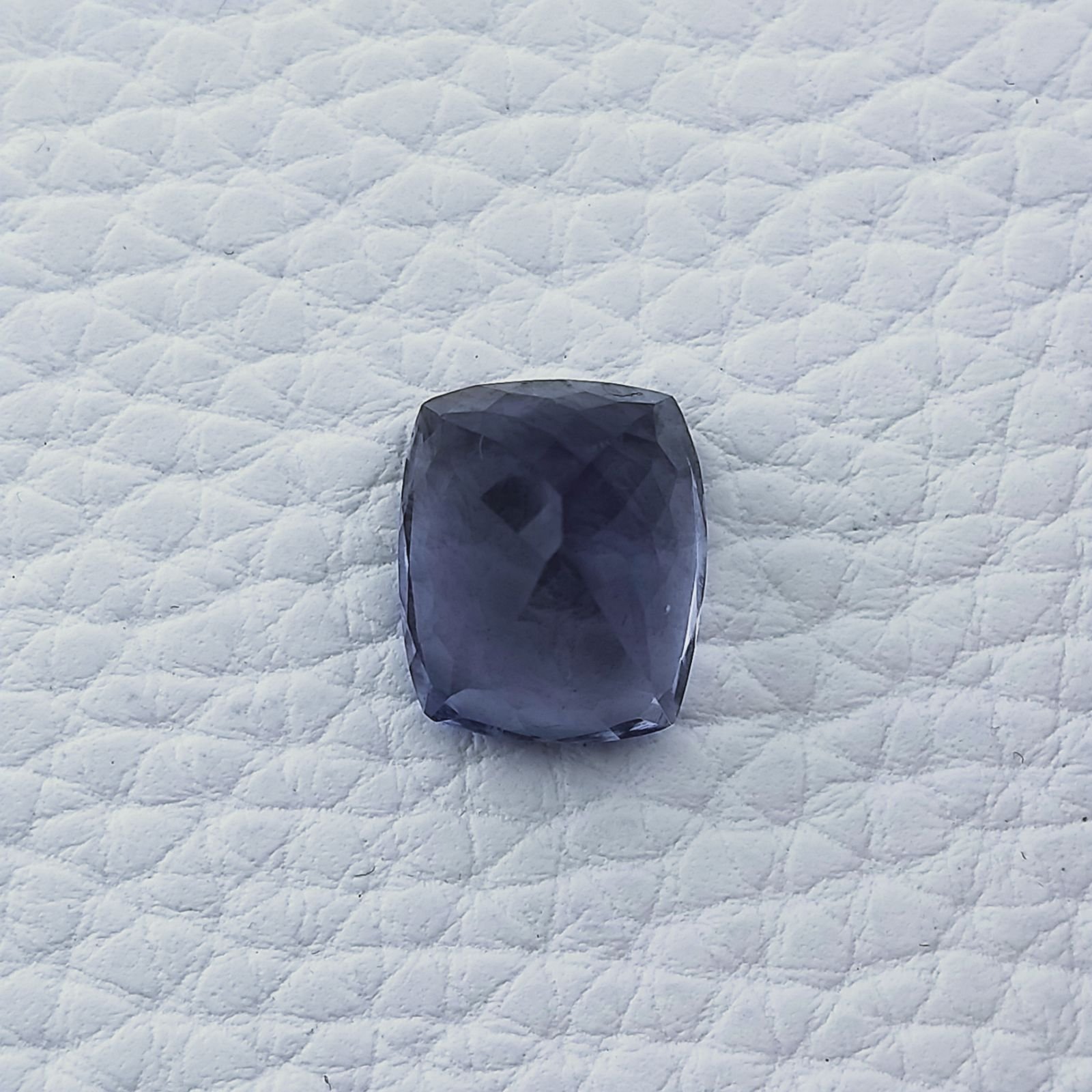 Iolite Naturale Taglio Cuscino Sfaccettata Fatto a Mano Gemma Sciolta 13X11X10mm 8,70 Carati 1pz