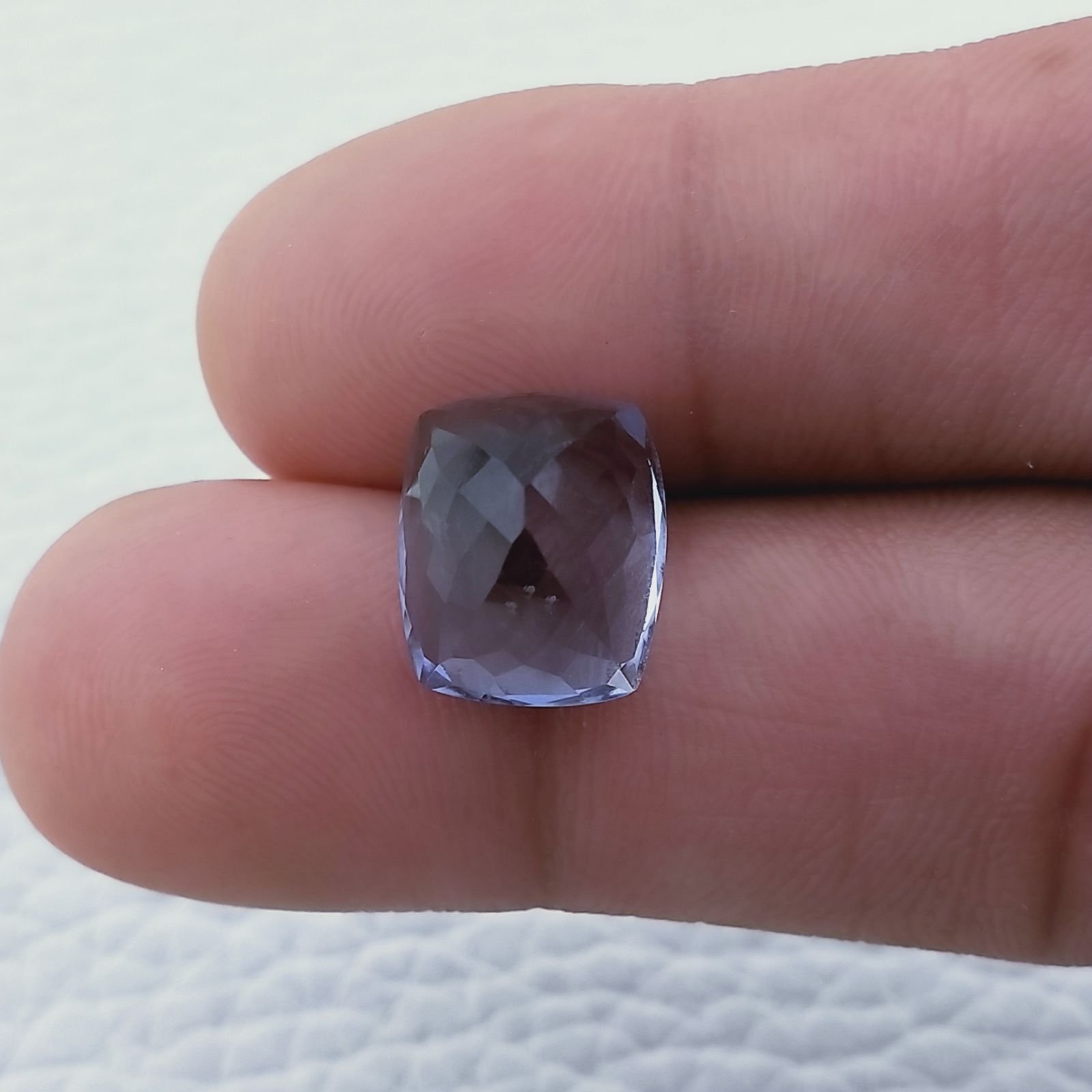 Iolite Naturale Taglio Cuscino Sfaccettata Fatto a Mano Gemma Sciolta 13X11X10mm 8,70 Carati 1pz