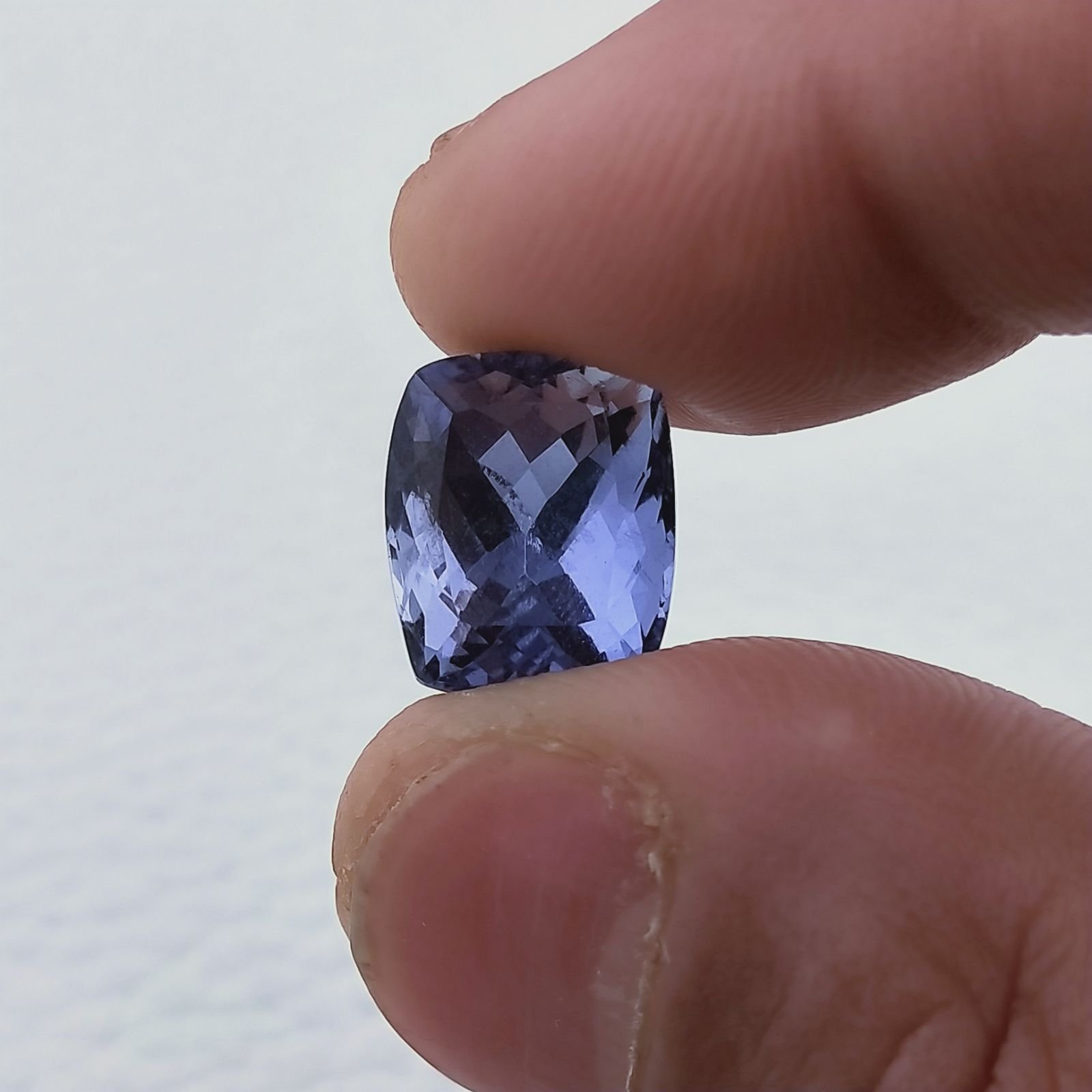 Iolite Naturale Taglio Cuscino Sfaccettata Fatto a Mano Gemma Sciolta 13X11X10mm 8,70 Carati 1pz