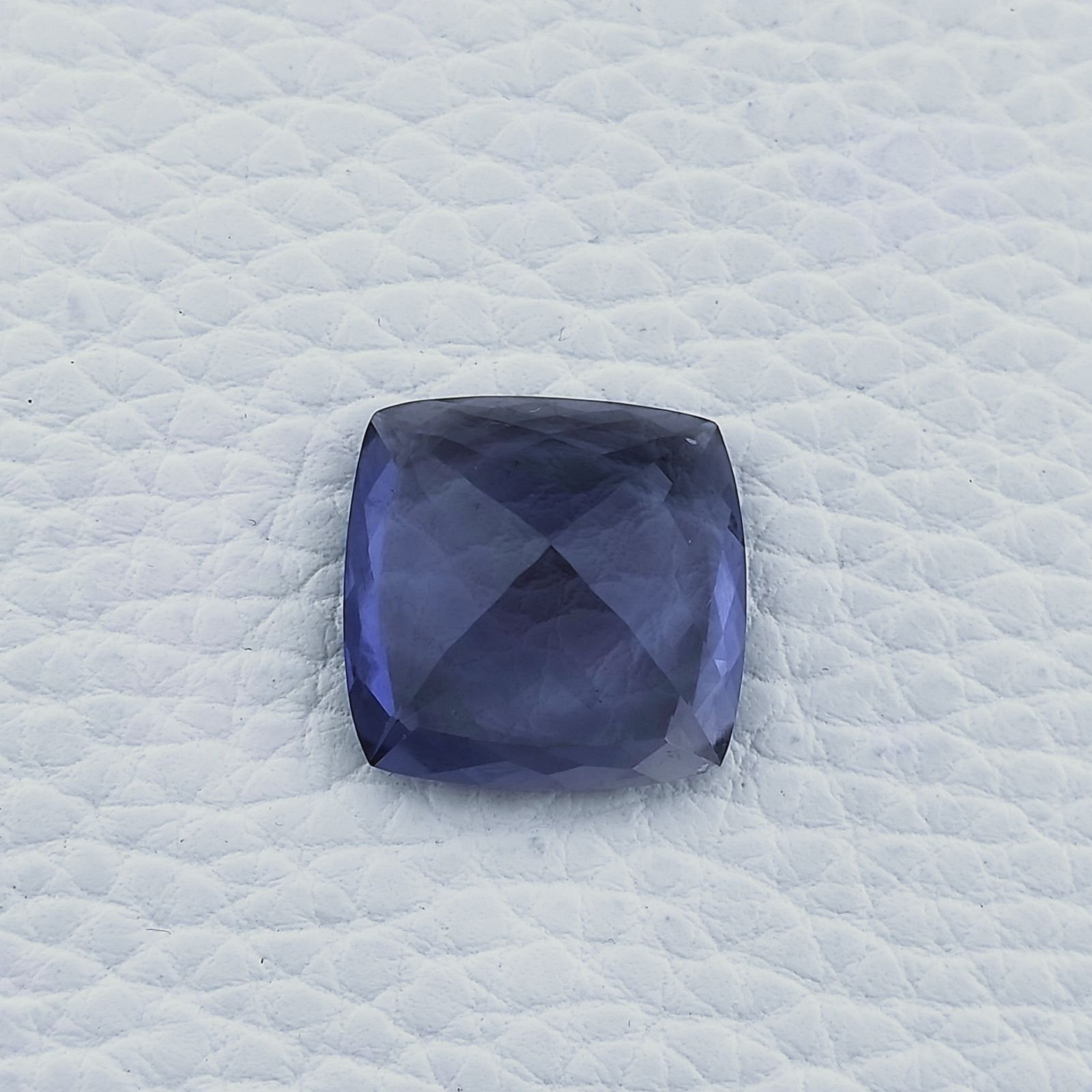 Iolite Naturale Taglio Cuscino Sfaccettata Fatto a Mano Gemma Sciolta 18X18X9,50mm 17,75 Carati 1pz
